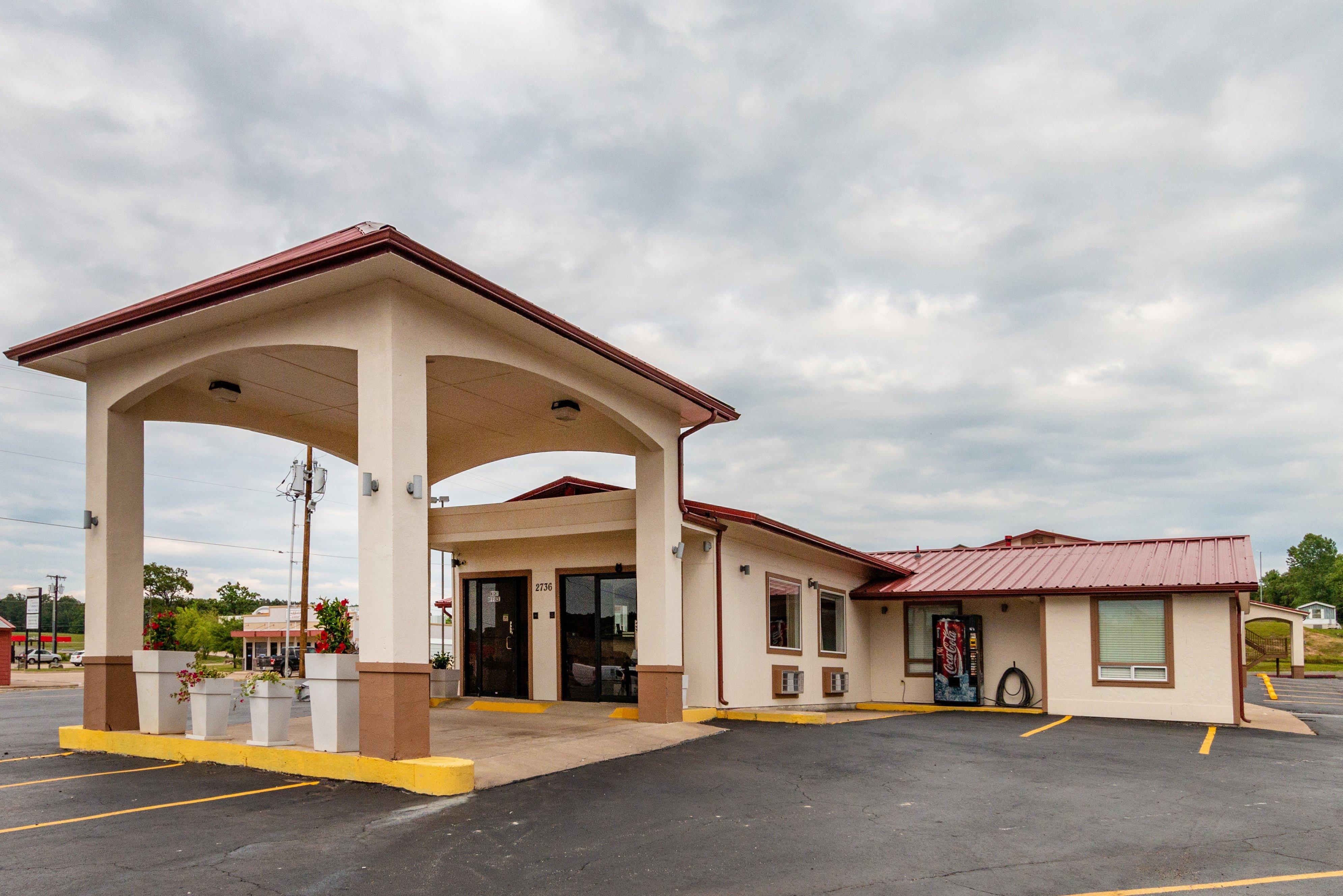 Red Roof Inn Buffalo, Tx Bagian luar foto