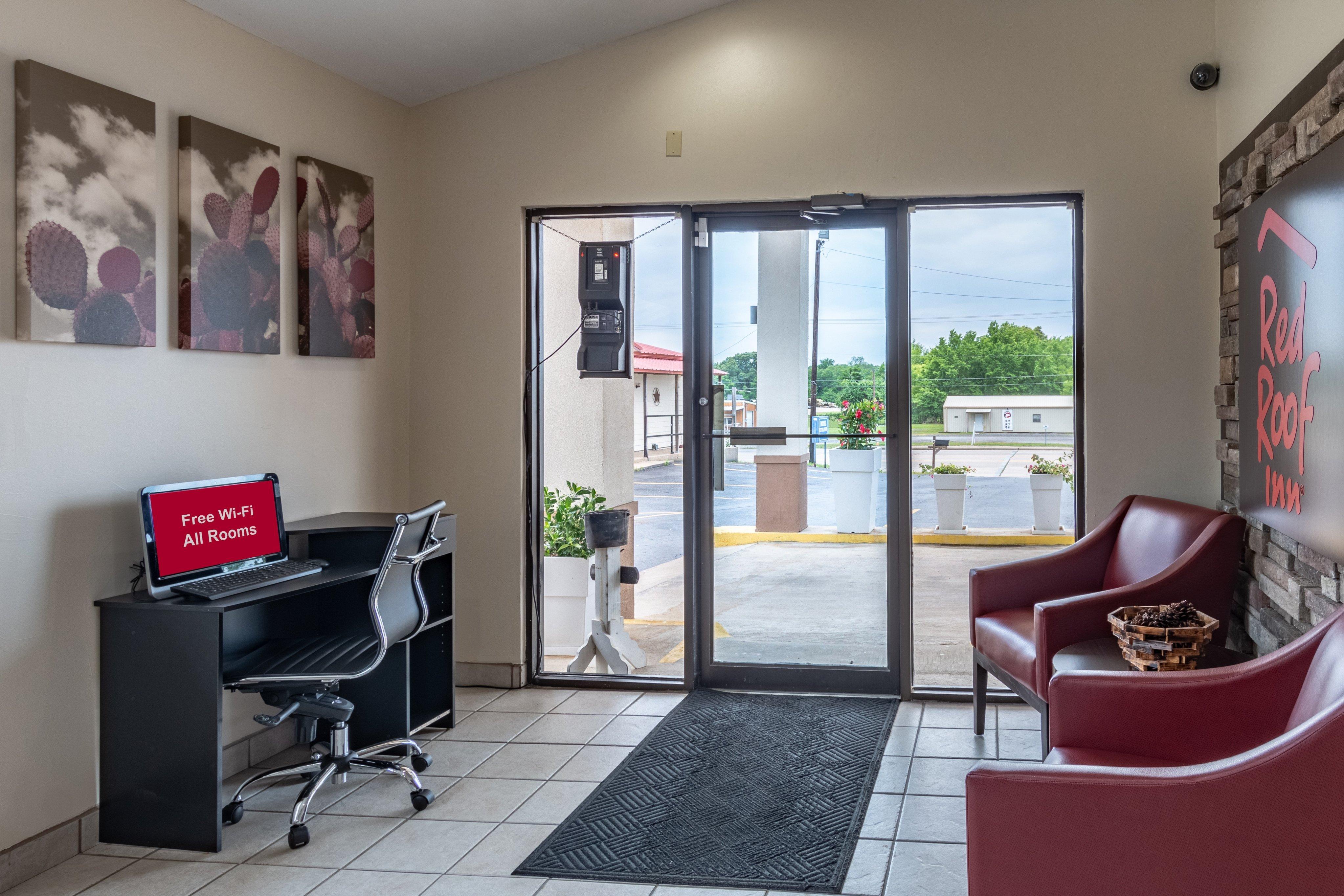 Red Roof Inn Buffalo, Tx Bagian luar foto