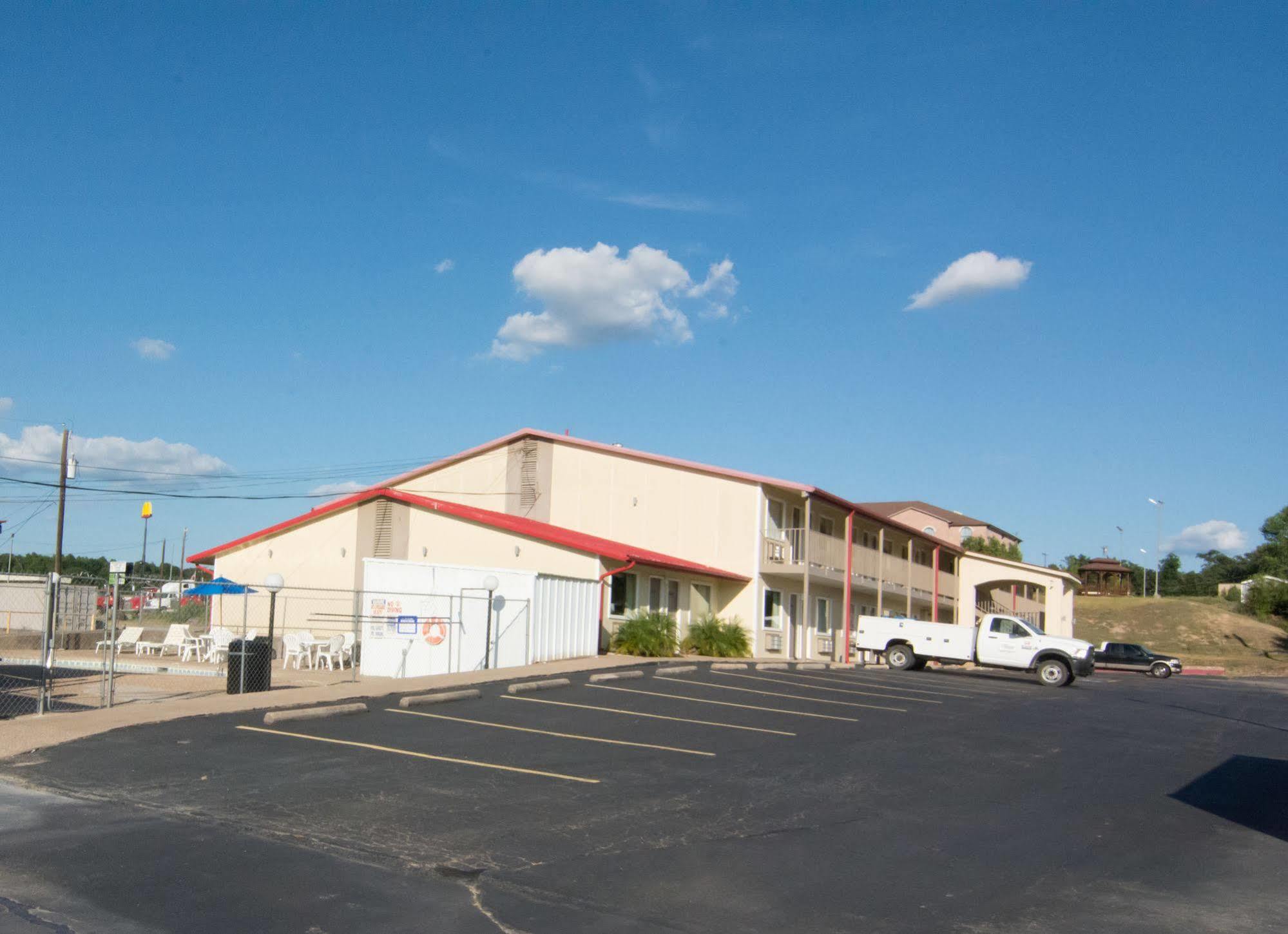 Red Roof Inn Buffalo, Tx Bagian luar foto
