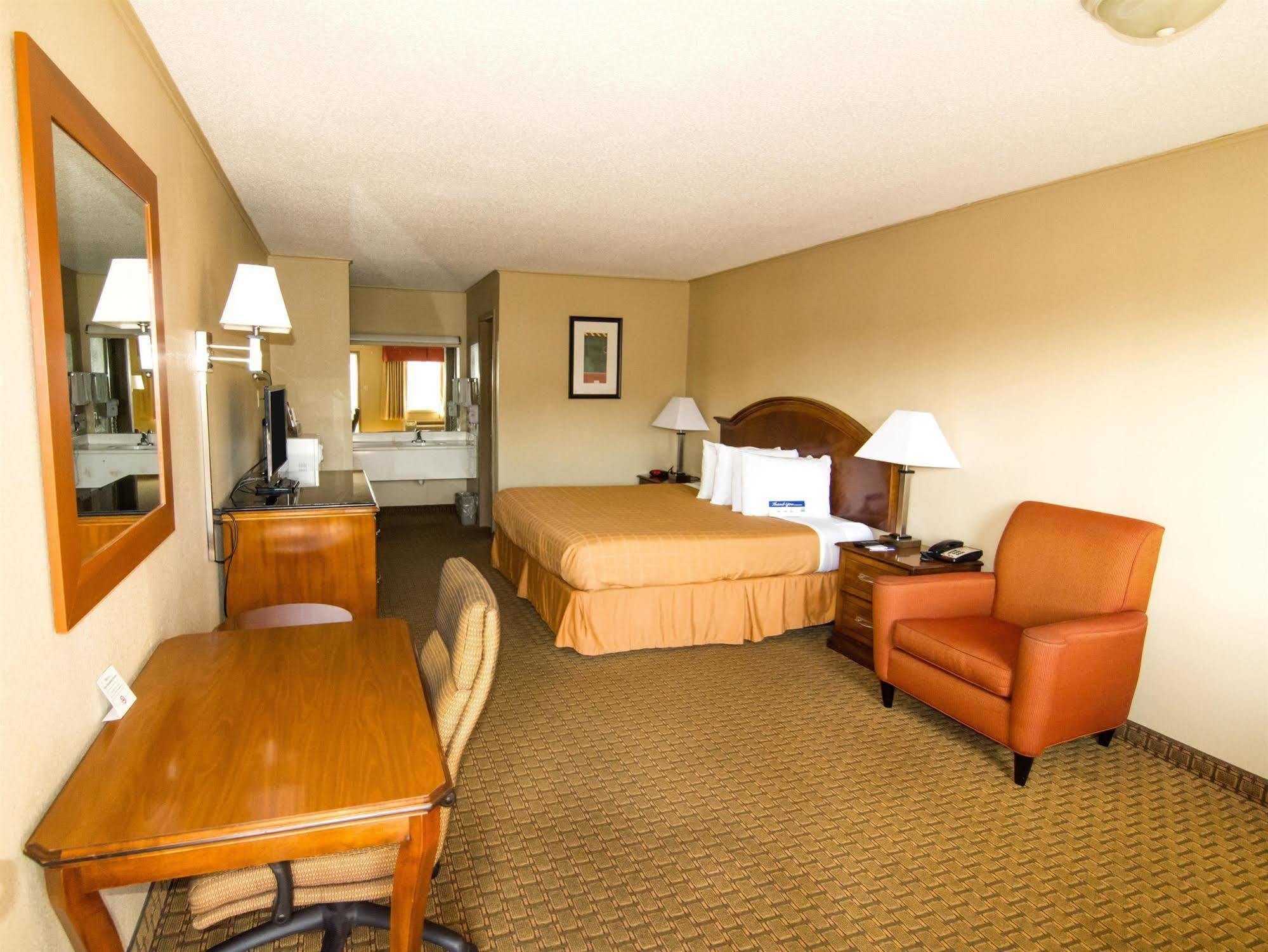 Red Roof Inn Buffalo, Tx Bagian luar foto
