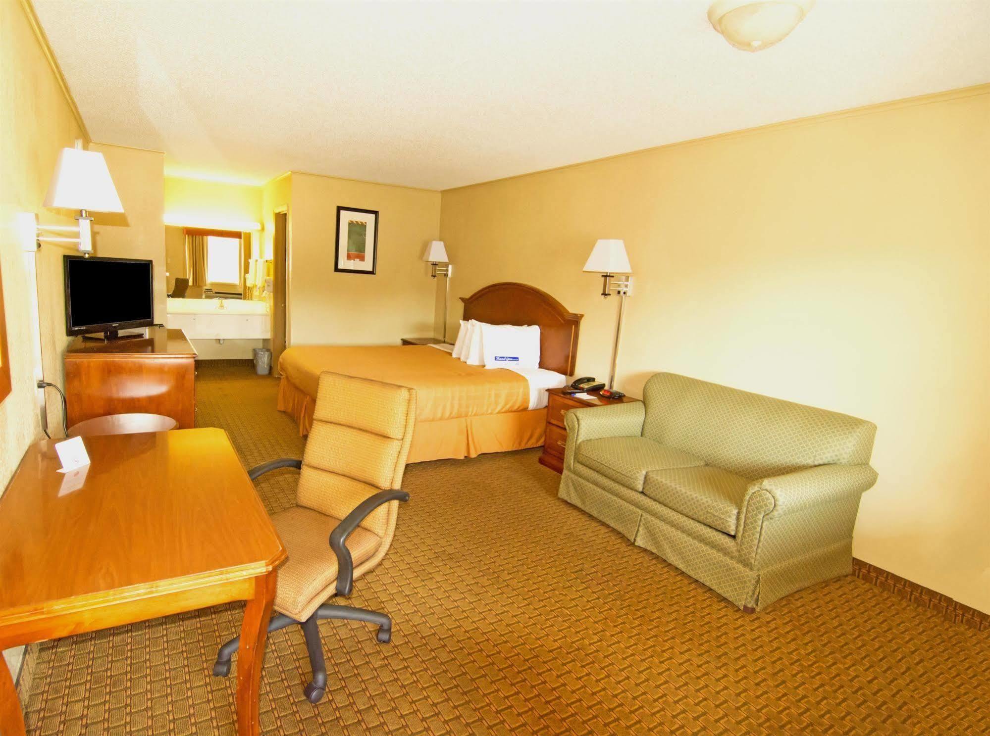 Red Roof Inn Buffalo, Tx Bagian luar foto